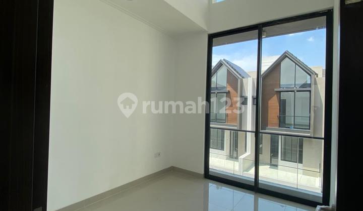 sewa rumah 3 lantai osaka residence PIK 2 uk 6x10m kosongan 