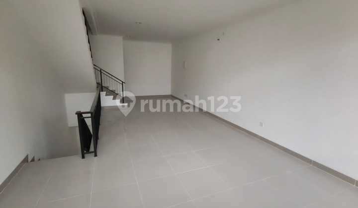 Euro Asia Pik 2 3.5-Story Shop House for Rent, Facing Interior.