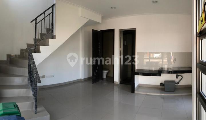 Rent a 2-story house in PIK 2, size 4.5x10m, corner position.