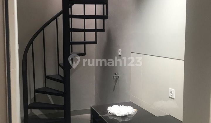 sewa rumah 2 lantai PIK 2 uk 8x15m kosongan ada AC 2