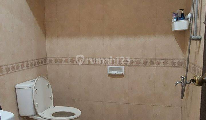 Rumah Luas Taman Besar di Kemang Pratama 1 Bekasi