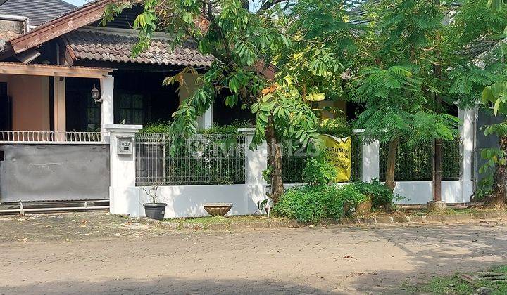 Rumah Luas Taman Besar di Kemang Pratama 1 Bekasi