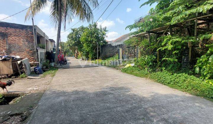 tampak depan rumah tua siap bangun di