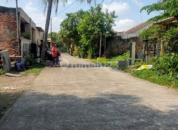 tampak depan rumah tua siap bangun di