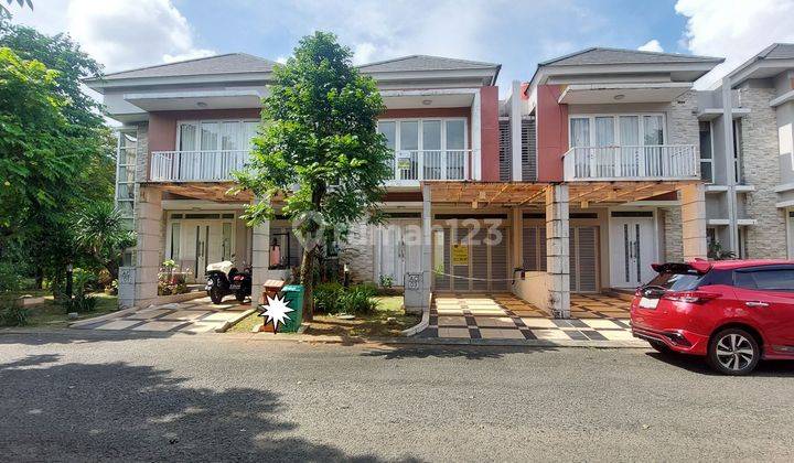 Rumah Dekat Hook di Kawasan  Komplit Sunmarecon Bekasi 1