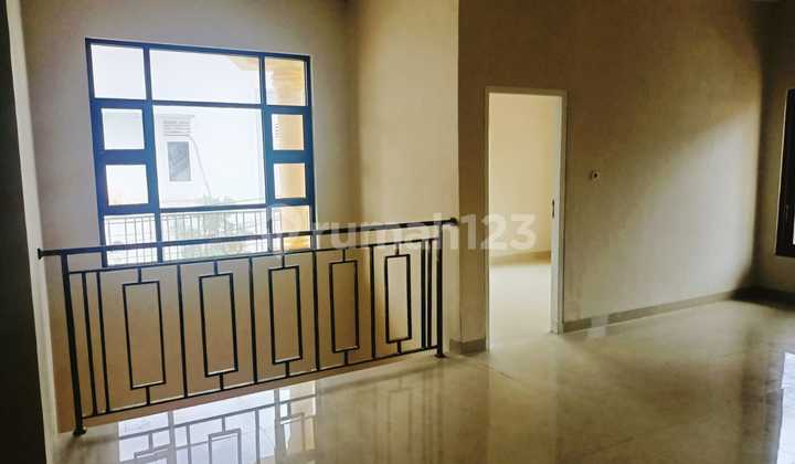 Rumah Besar Tampak 2 Muka Ditengah Kota Galaxy Bekasi Selatan 2
