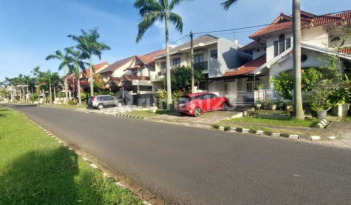 Rumah Cakep Depan Taman Lingkungan Asri di Kemang Pratama Bekasi