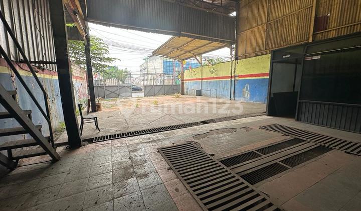 Gudang Pinggir Jalan Raya Siliwangi Bekasi