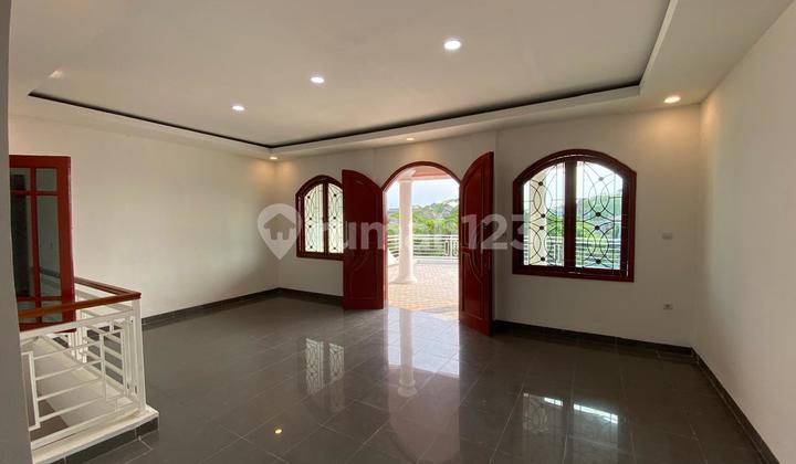 Rumah Apik 3 Lantai Area One Gate Sistem di Permata Kemang Bekasi