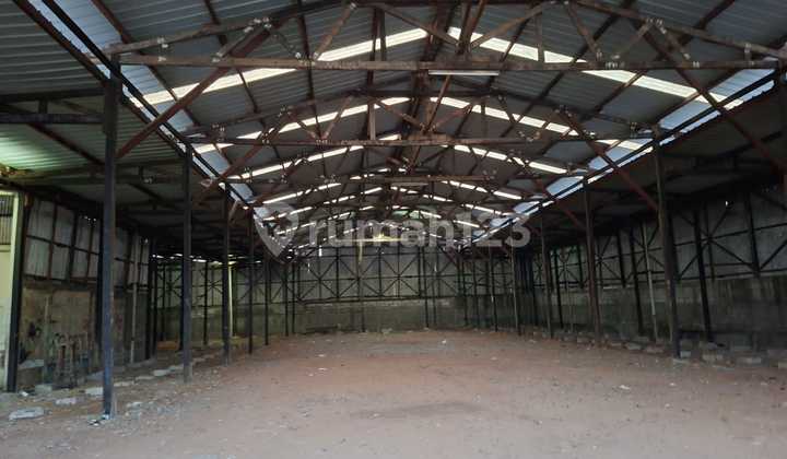 Strategic Spacious Warehouse on the Side of a Major Road in North Bekasi Strategic Spacious Warehouse on the Side of a Major Road in North Bekasi