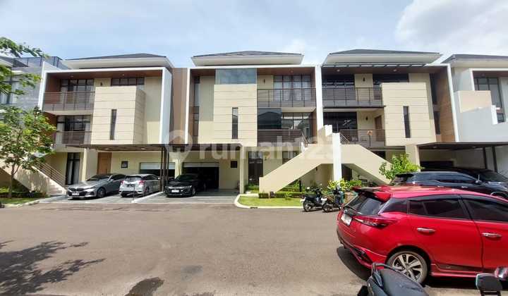Rumah Mewah Elegan 3 Lantai Semi Furnish di Summarecon Bekasi Rumah Mewah Elegan 3 Lantai Semi Furnish di Summarecon Bekasi