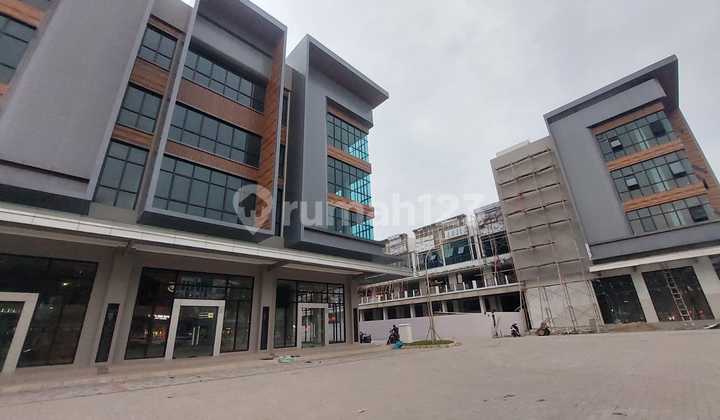 New Strategic Ruko at Crystal Boulevard in Summarecon Bekasi 2