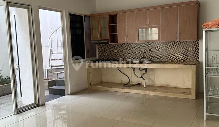 House for sale ready to use good and strategic location