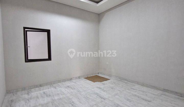 Rumah bangunan baru minimalis lokasi bagus dan strategis  2