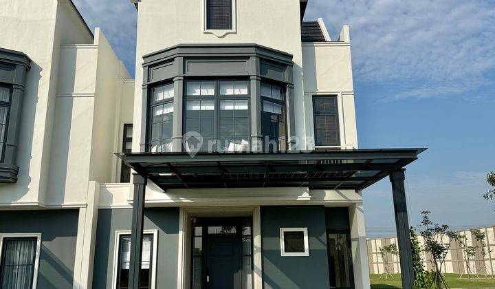 Rumah di Gading Serpong dengan Attic dan Living room ceiling 7 meter 1