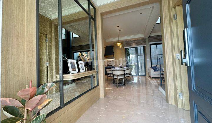 Rumah di Gading Serpong dengan Attic dan Living room ceiling 7 meter 2