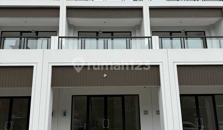 For Rent: Sorrento Grande East Paramount Gading Serpong Shop House, Facing Syafana Islamic School