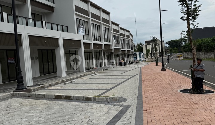 For Rent: Sorrento Grande East Paramount Gading Serpong Shop House, Facing Syafana Islamic School 2