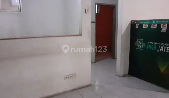 Disewakam kantor gudang pinggir jalan raya Pamularsih Semarang  3
