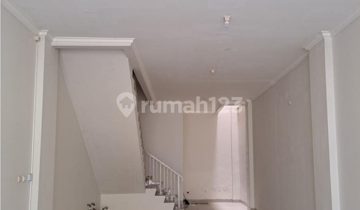 For Sale 3-Story Shophouse Flood-Free In Galaxy Bekasi 2