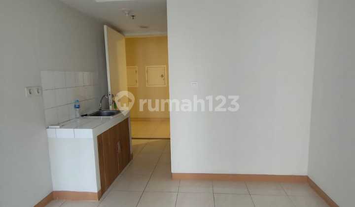 For Rent Studio Apartment with Pool at The Springlake Summarecon Bekasi