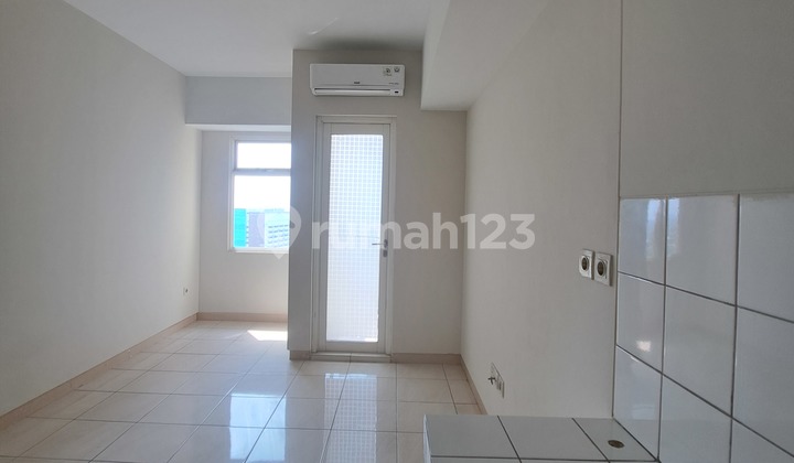 Rent an Apartment at The Springlake Summarecon Bekasi Rent an Apartment at The Springlake Summarecon Bekasi