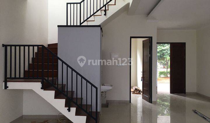 Rumah Bagus 2 Lantai Kusen Alumunium Siap Huni Rapi 2