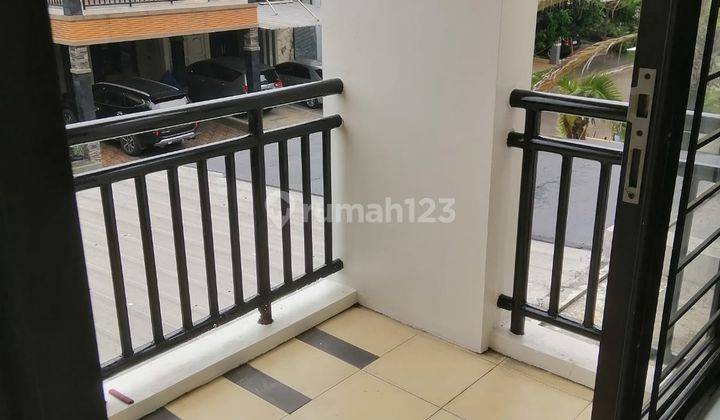 Rumah Dekat Taman Bagus Rapi Kusen Alumunium Baja Ringan 2