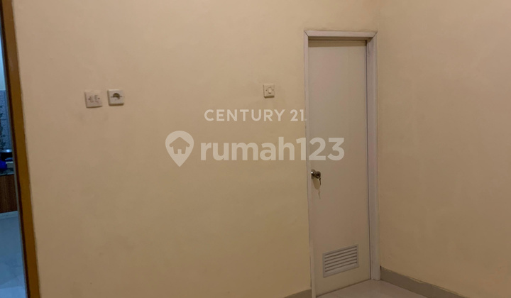 Rumah Lokasi Strategis Dekat Stasiun di Pancoran Mas R2057 2