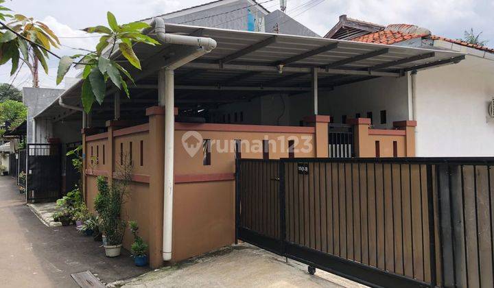 Di  Rumah di jalan Bangka Pela 2