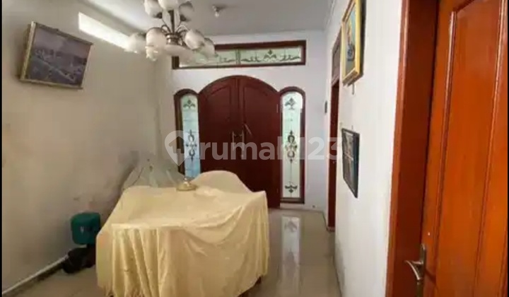 RUMAH DI JOHAR BARU 2 LANTAI AKSES 2 MOBIL 2