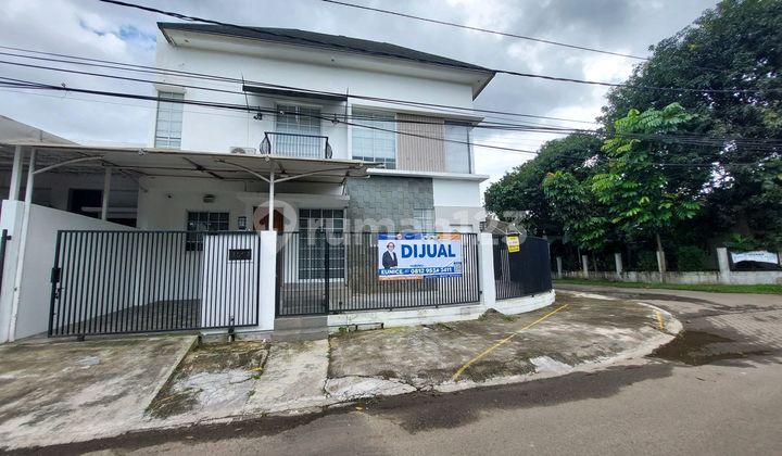 Rumah Hoek Terawat Rapi Row Jalan Luas Lokasi BSD