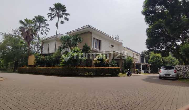 Luxurious SHM house with a swimming pool in the heart of Foresta BSD. Luxurious SHM house with a swimming pool in the heart of Foresta BSD.