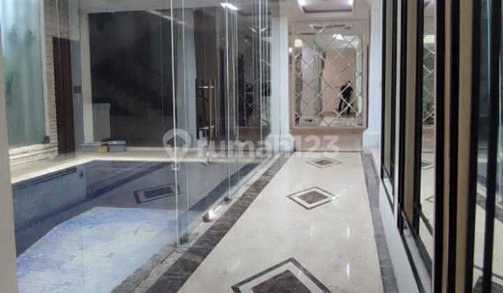 Luxurious SHM house with a swimming pool in the heart of Foresta BSD. Luxurious SHM house with a swimming pool in the heart of Foresta BSD.