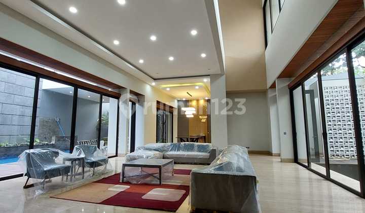 Rumah modern tropical kawasan premium strategis cluster terdepan di teras golf BSD 