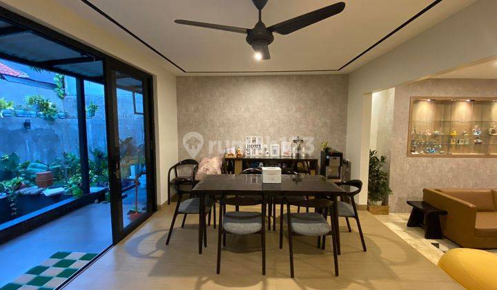 Rumah mewah furnished hadap taman SHM lokasi strategis di BSD city  2