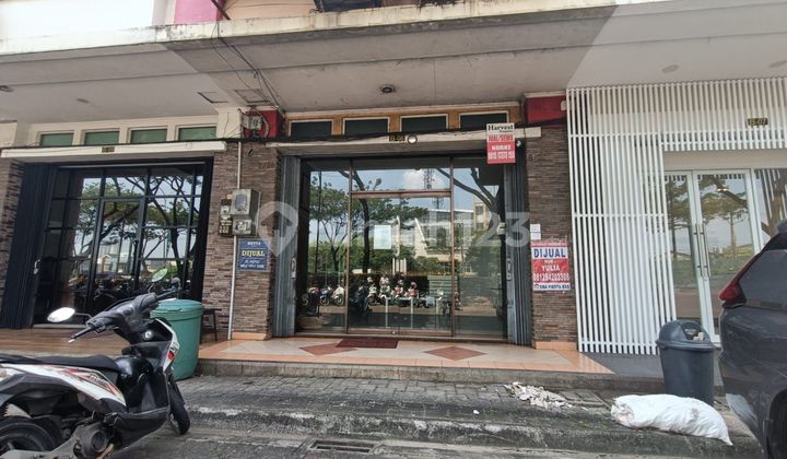 Ruko hadap jalan raya ramai Bagus parkiran luas di Ruko BSD  Serpong 