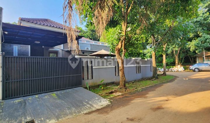 Rumah Hoek  asri harga menarik shm  di Kencana loka BSD 2