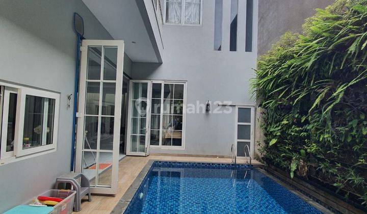 Rumah mewah ada kolam renang di Kencana loka BSD city  1