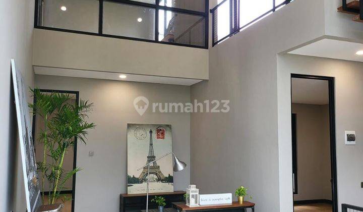 Rumah SHM mewah dekat sekolah santa ursula dan stasiun di BSD City Tangerang 2