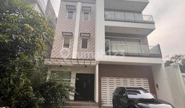 Rumah 3 Lantai Ada Pool Bangunan Mandiri Di Alam Sutera