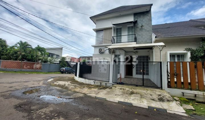 Rumah Hoek Terawat Rapi Row Jalan Luas Lokasi BSD 2