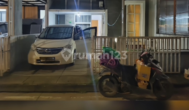 House for Sale in Serpong Garden 2 at an Attractive Price, Close to KRL Station with SHM