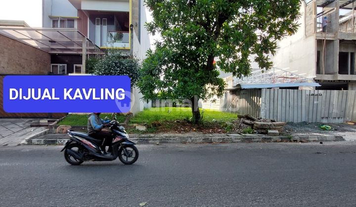 Land 200 m² with SHM (Certificate of Land Ownership) located roadside, wide street row in Banjar Wijaya housing complex.