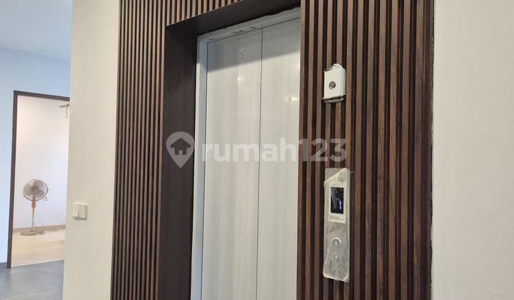 Rumah Modern Hoek Cantik Mewah di Alam Sutera 2