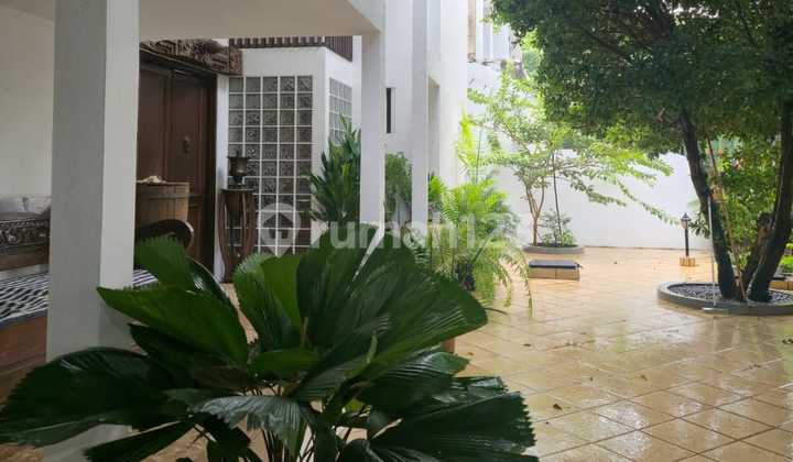 Rumah Semi Outdoor Taman Luas Akses Mudah di Bsd 2