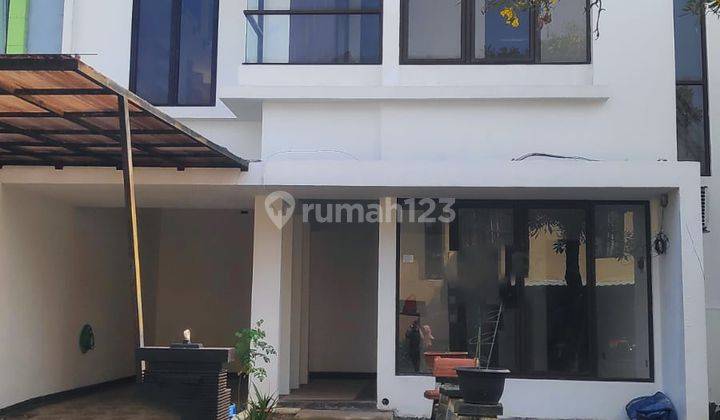 Rumah 2 Lantai SHM di Cluster Serenade Lake, Tangerang 1