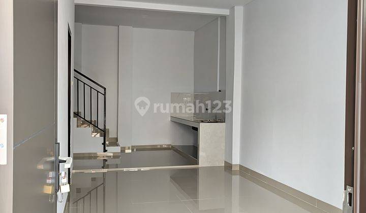 Rumah 2 Lantai SHM di Cluster Catalina, Tangerang 2