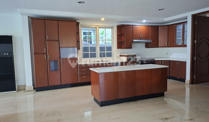 FOR SALE !! House in Taman Beverly Golf Lippo Karawaci, Tangerang 2