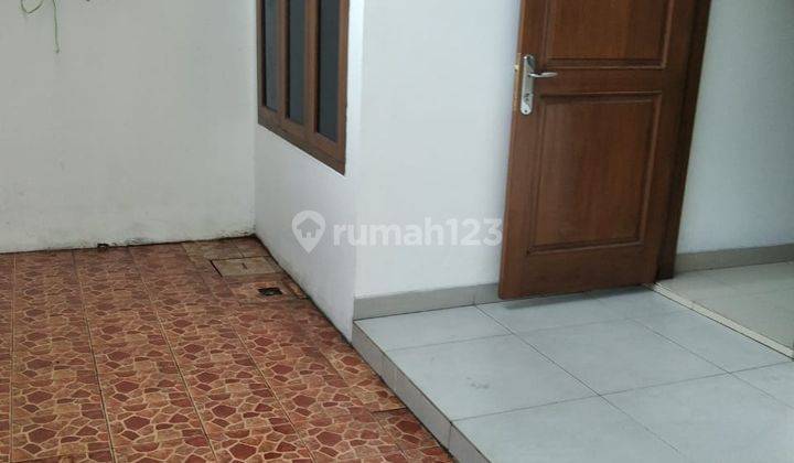di Jl Kelapa Sawit 15, Tangerang 3